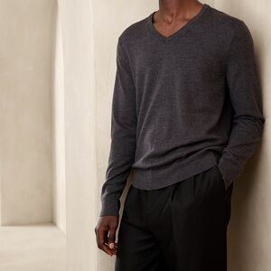 Banana Republic extra fine merino wool gray v-neck pullover XL